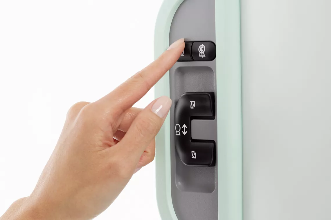 Botões de seleção manual para pressionar no equipamento de mamografia