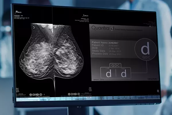 Imagem em grande plano do monitor com medições e dados