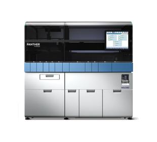 Sistema Panther® Fusion da Hologic em fundo branco